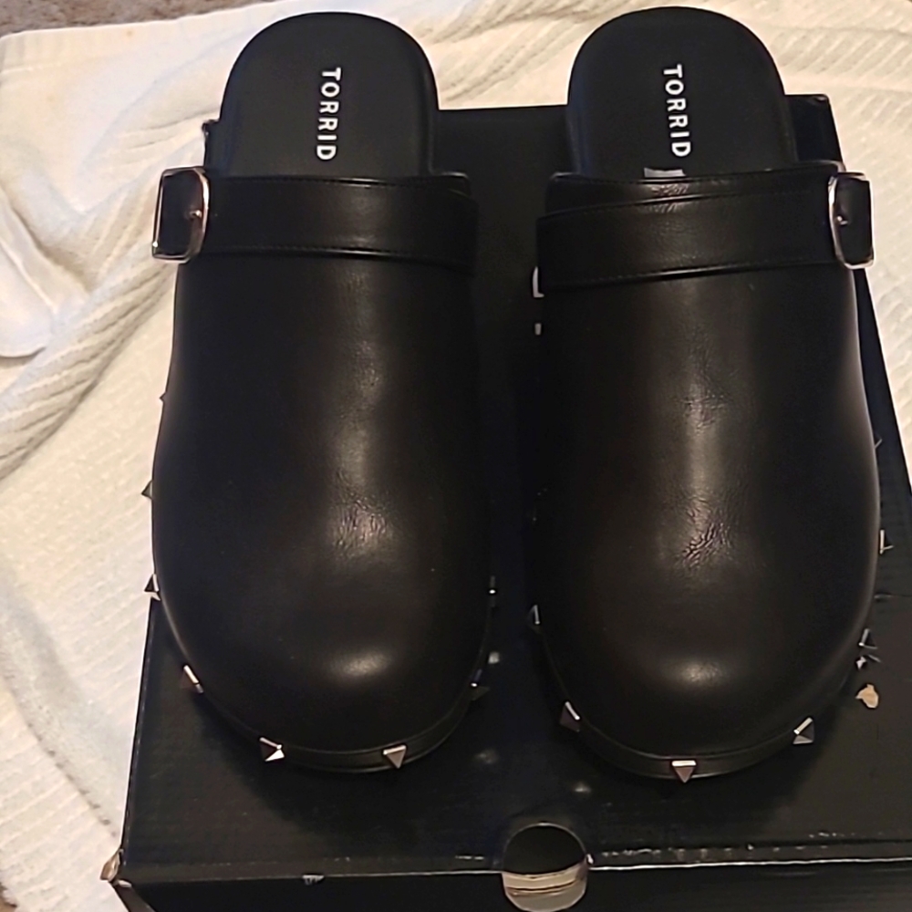 NWT in original box size 10.5 black studded mini clogs from torrid